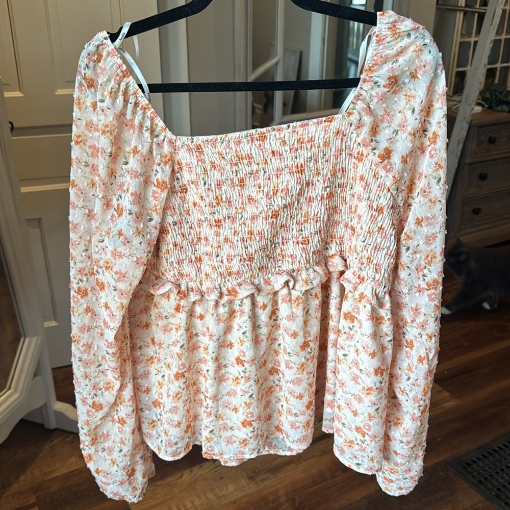 Floral Ruched Top - Picture 2 of 8
